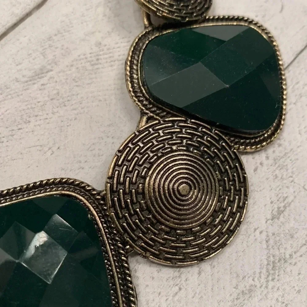 Hunter Green Statement Necklace - Picture 2 of 4